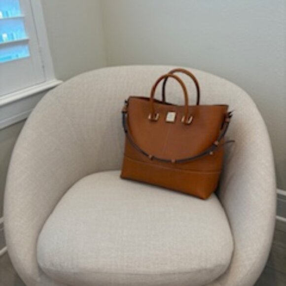 DOONEY & BOURKE LARGE BAG IN LUCIOUS CARAMEL COLOR - Picture 1 of 11